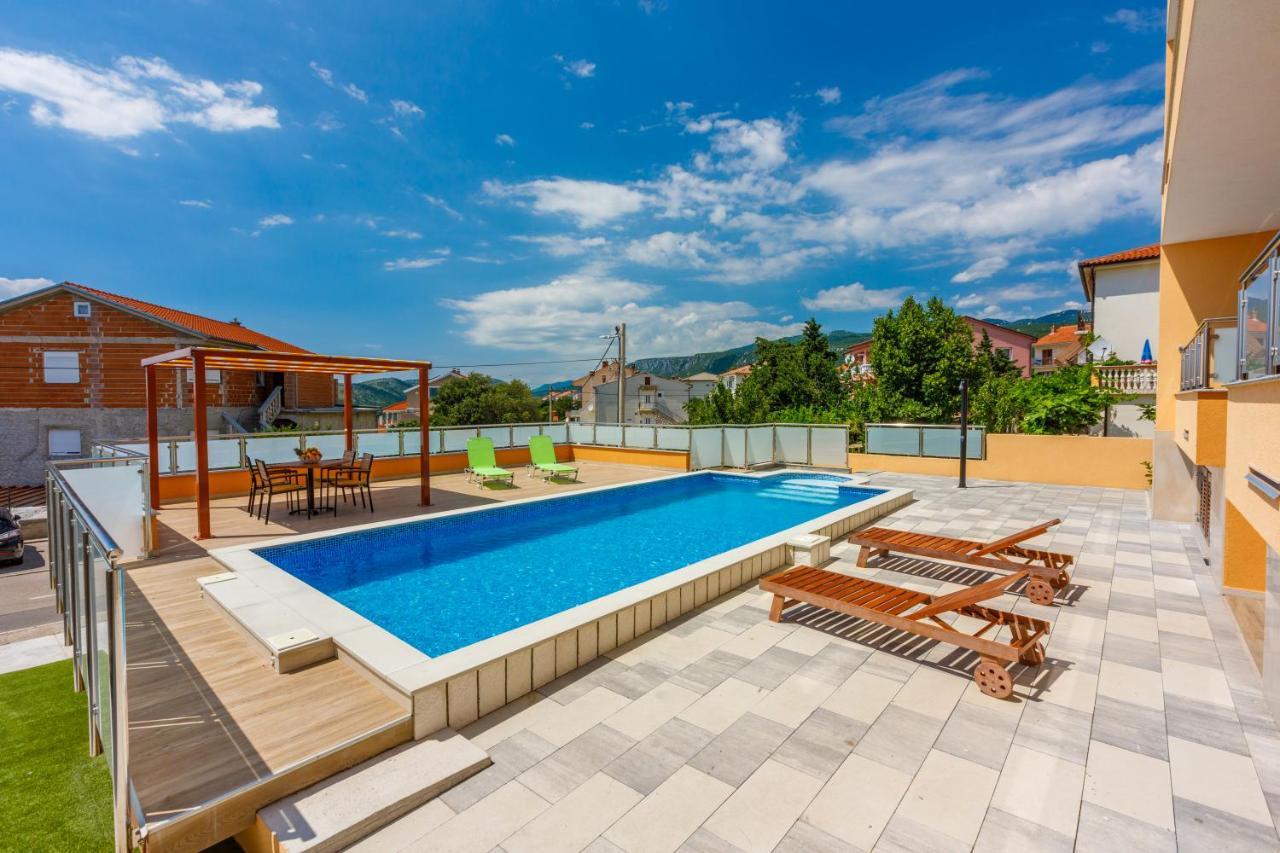 House View Apartment โนวีวีโนดอลสกี ภายนอก รูปภาพ