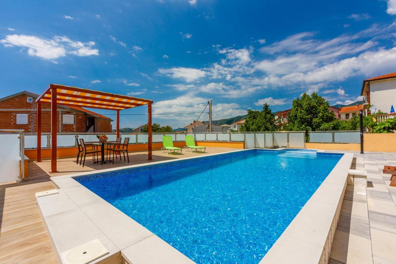 House View Apartment โนวีวีโนดอลสกี ภายนอก รูปภาพ
